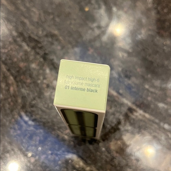 Clinique Bundle Hydration and Cleansing and Mascara - Picture 9 of 12